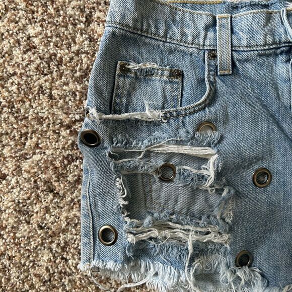 Carmar Distressed Denim Shorts Size 28 Light Wash - Picture 3 of 5